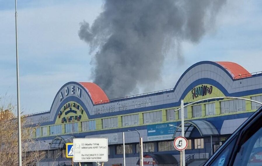 Алматыда «барахолка» өртеніп жатыр