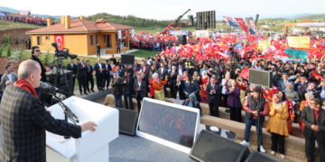 Түркияда жер сілкінісінен зардап шеккендерге үй беріле бастады